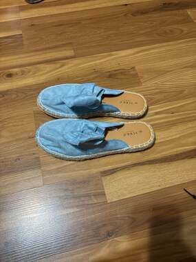 Serra Women's Light Blue Faux Suede Bow Espadrille Mules size 9